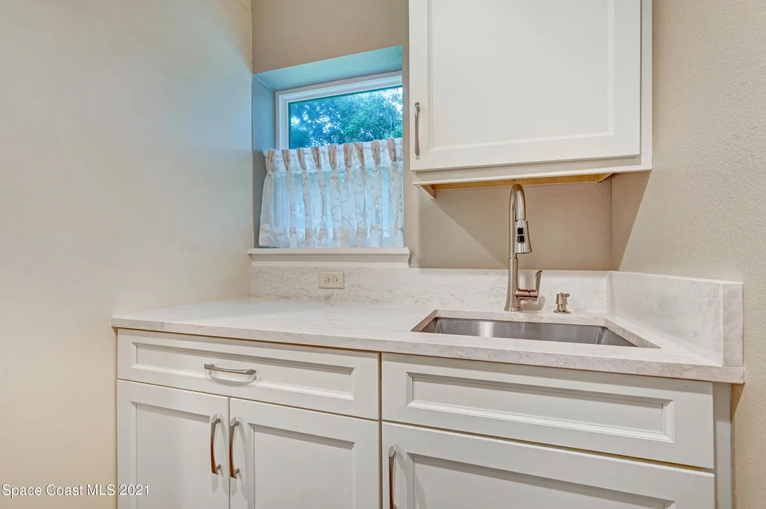 Photo of 2215 Bryan Street