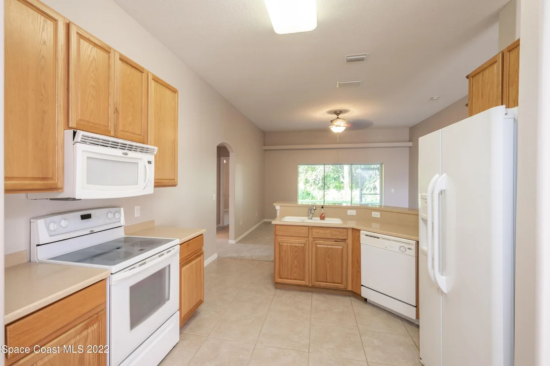 Photo of 904 Tavernier Circle NE