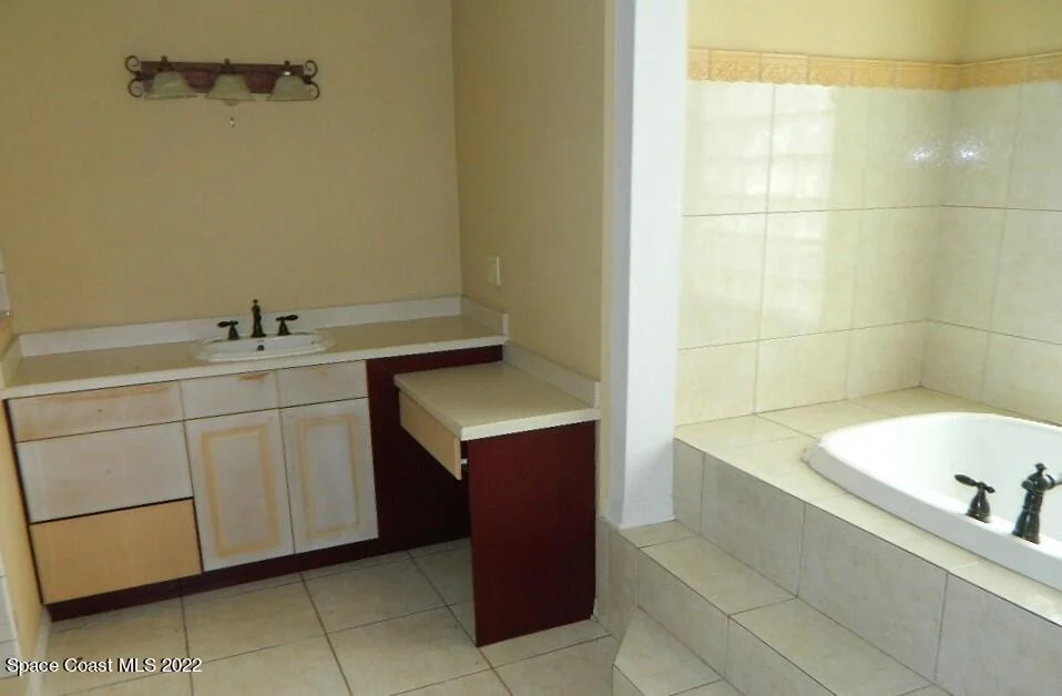Photo of 907 Bluegrass Lane