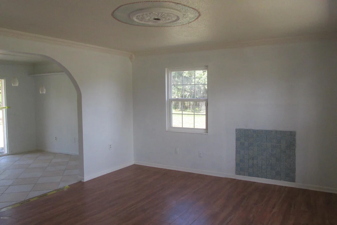 Photo of 745 NE James Circle