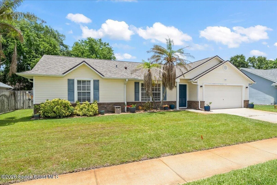 Photo of 3320 Lakeview Circle