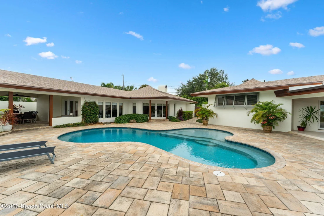 Photo of 207 Riverside Drive