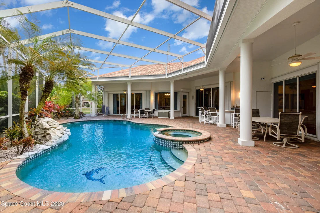 Photo of 889 Oak Park Drive