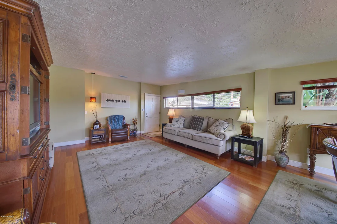 Photo of 469 Angelo Lane