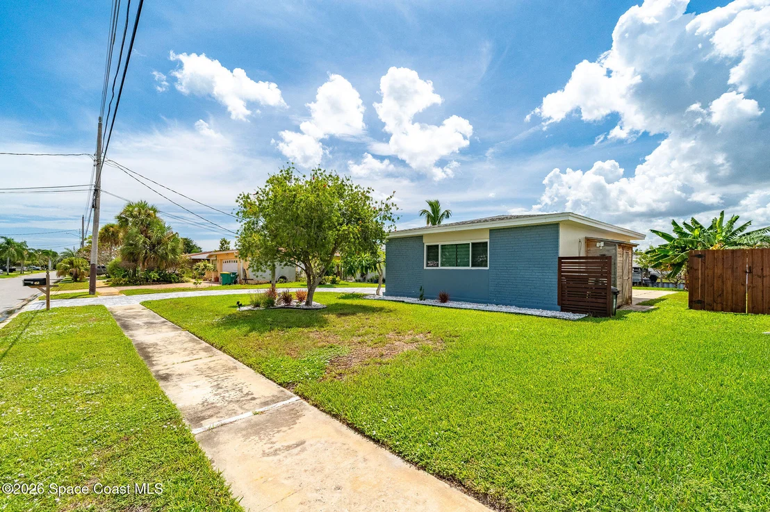 Photo of 452 Cardinal Drive