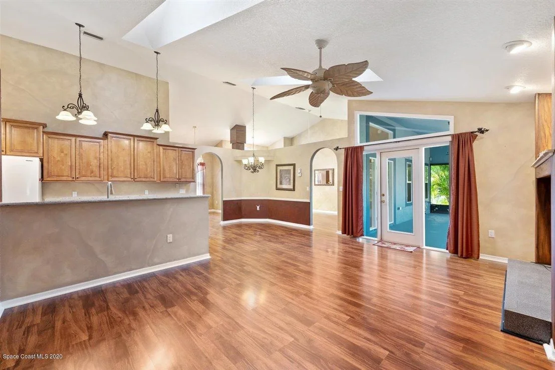 Photo of 984 Pelican Lane