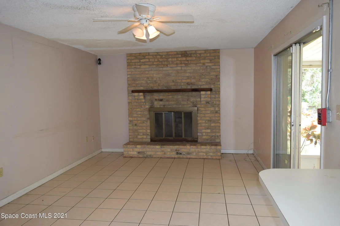 Photo of 881 Cayuga Avenue NE