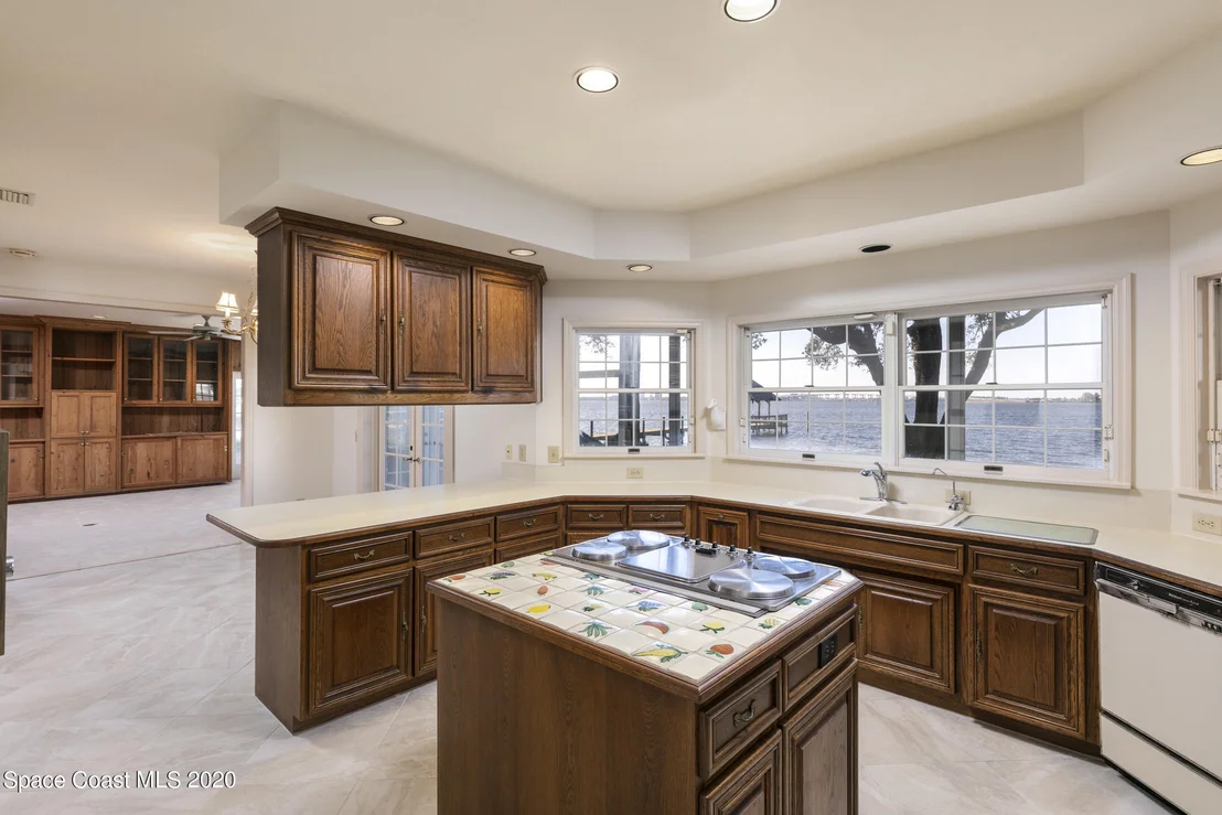 Photo of 1316 S Riverside Drive
