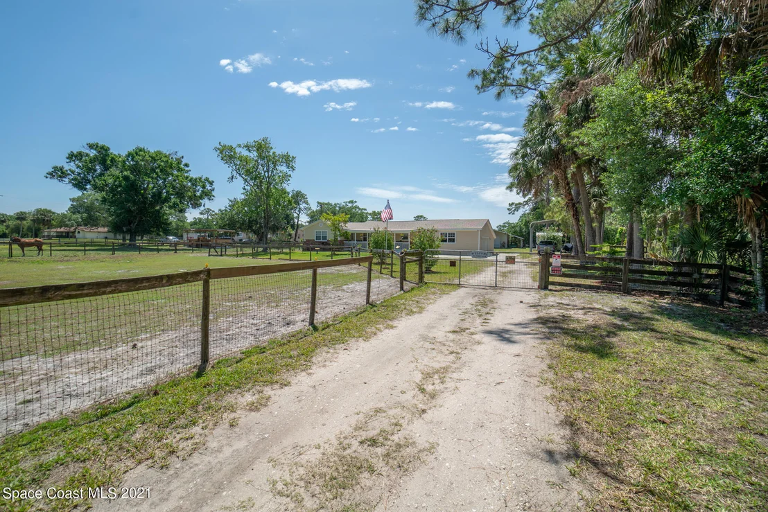 Photo of 3635 Hield Road