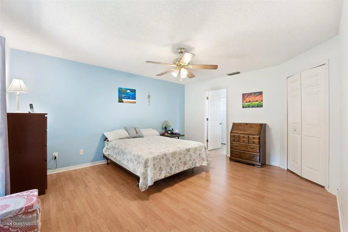 Photo of 200 Oak Lake Road