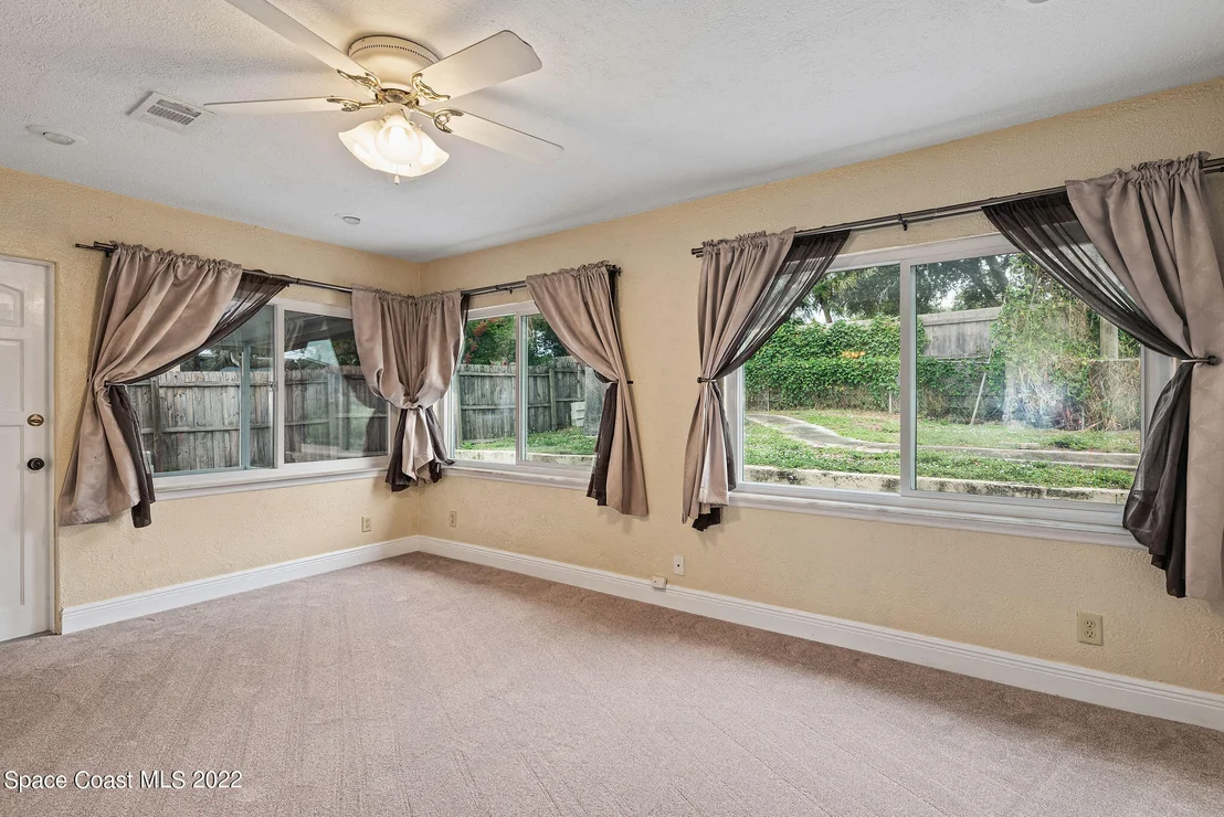 Photo of 32 Knollwood Drive