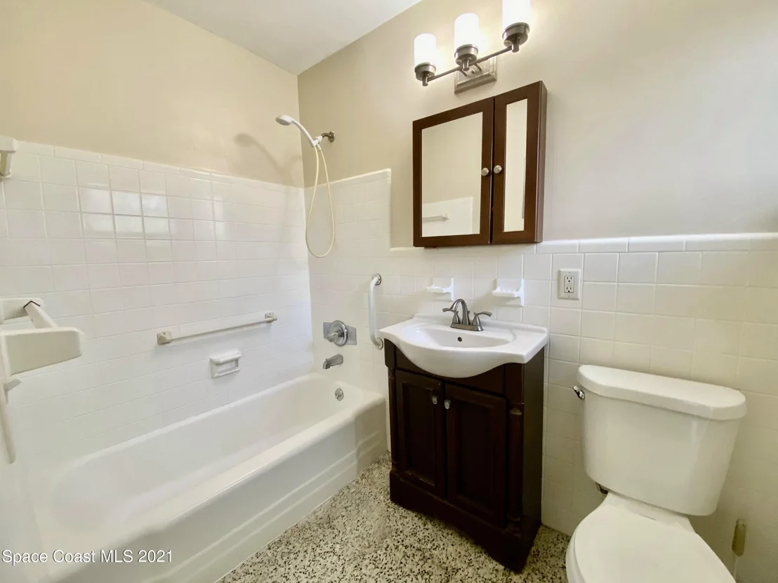 Photo of 1010 Bianca Drive NE