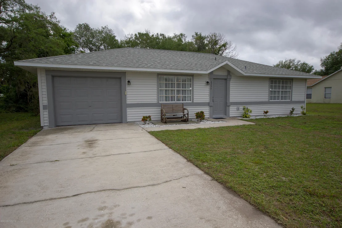 Photo of 6255 Ainsworth Road