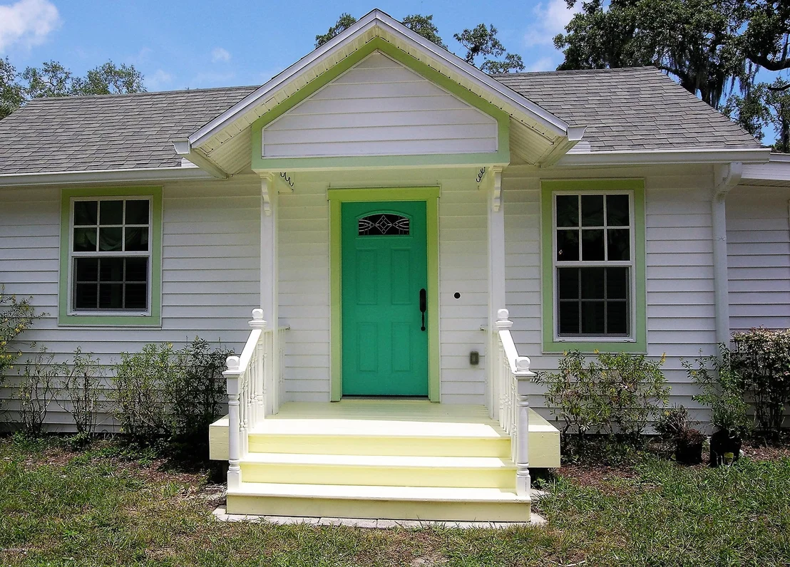 Photo of 736 Aurora Road