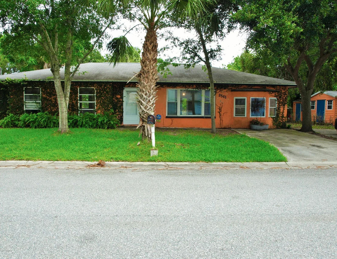 Photo of 2561 Southover Drive NE