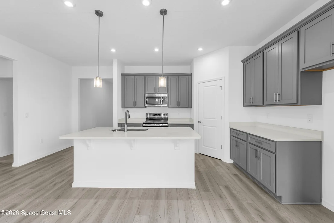 Photo of 1012 Banff Drive NE