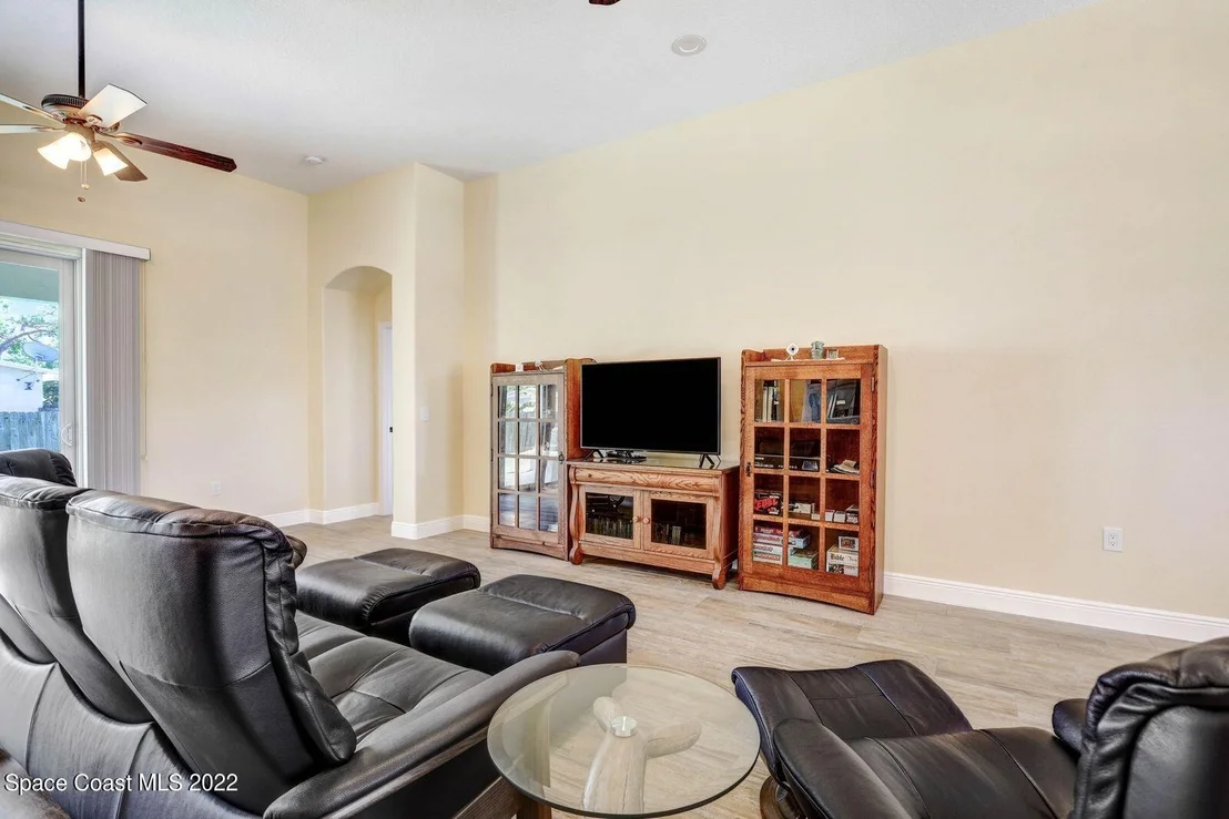 Photo of 335 Pine Boulevard
