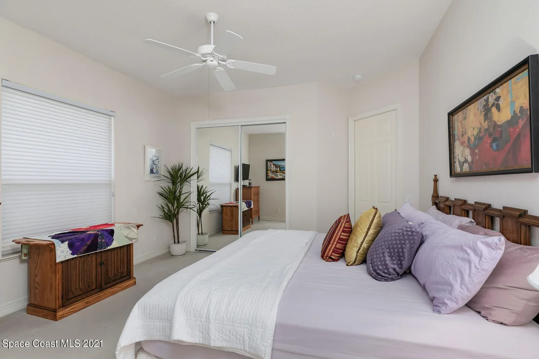 Photo of 955 Chatsworth Drive