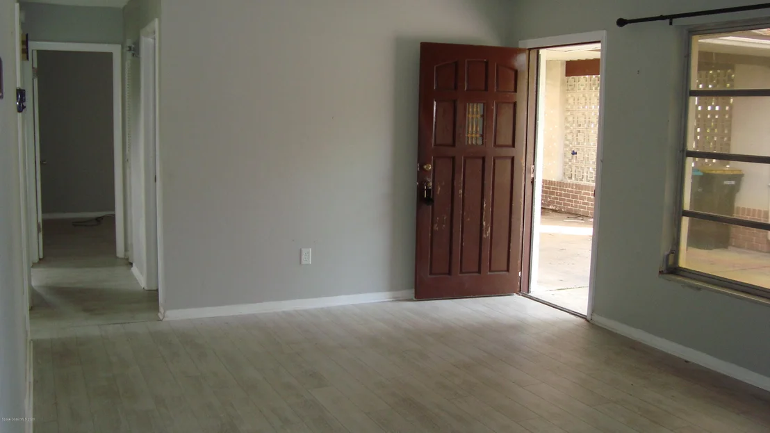 Photo of 854 Angle Street NE