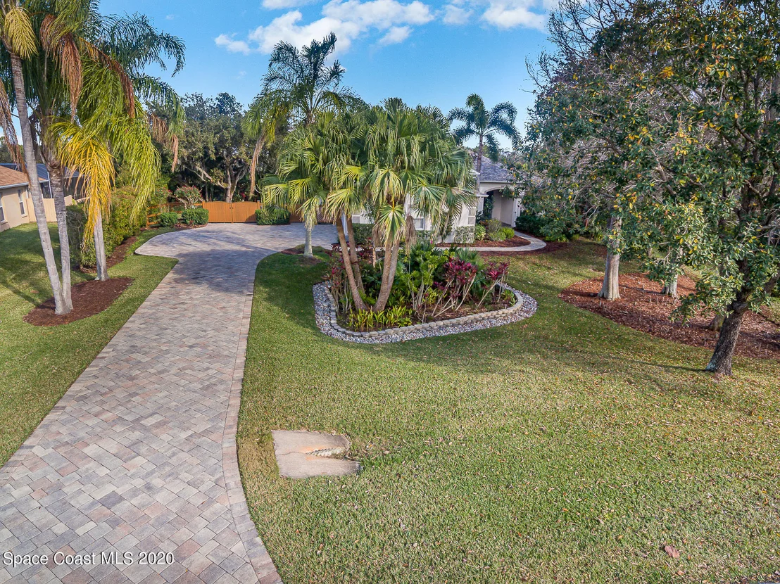 Photo of 4333 Long Lake Road