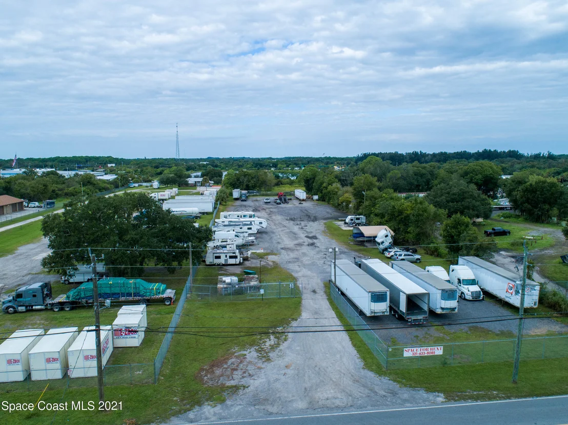 Photo of 185 N Range Road