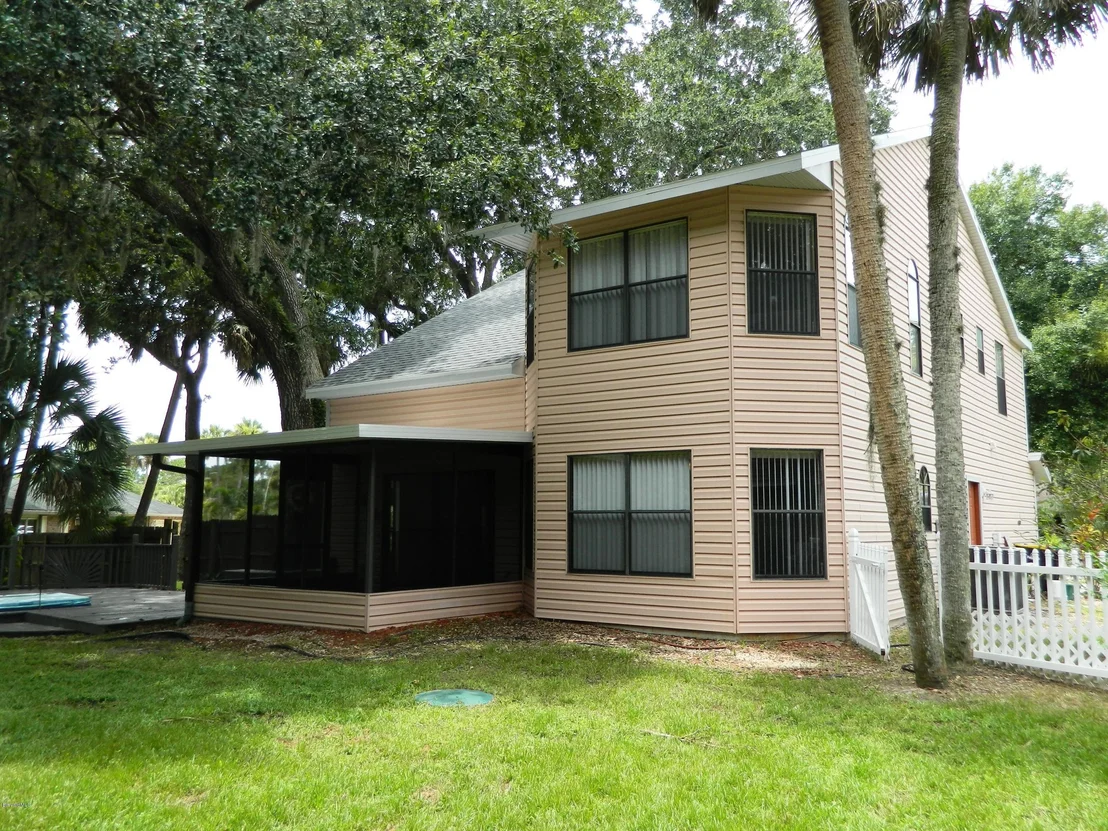 Photo of 1451 SE Ruffin Circle