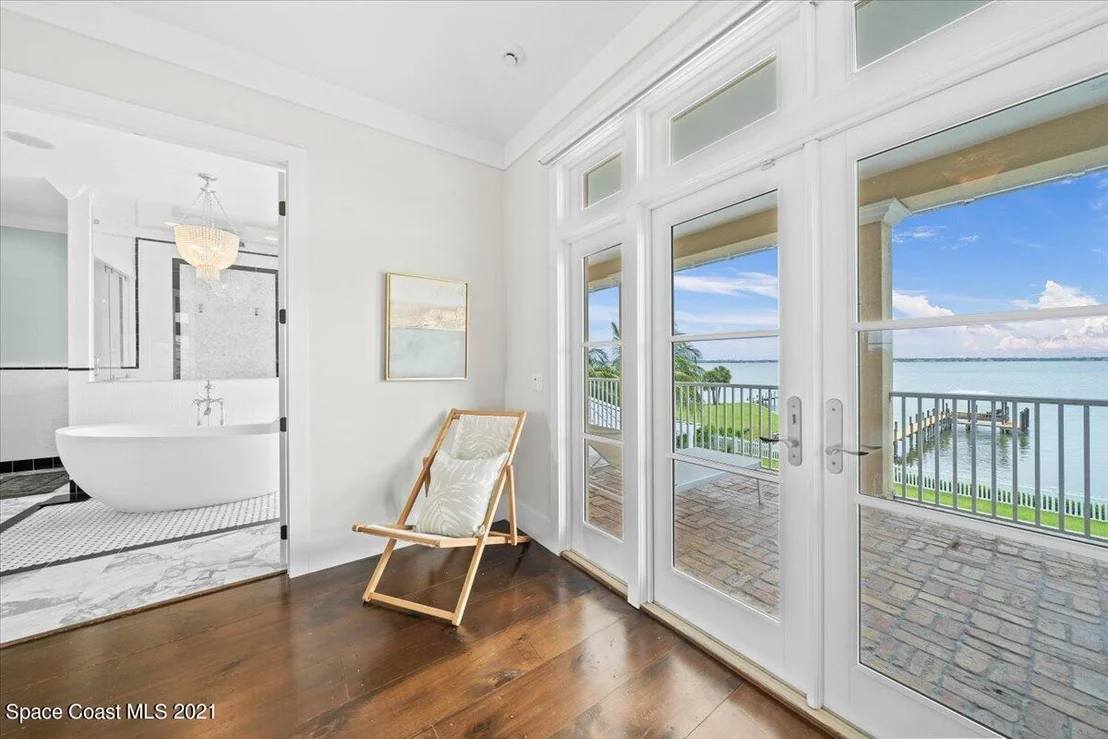 Photo of 2780 N Riverside Drive