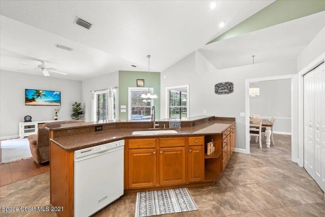 Photo of 772 Lake Drive