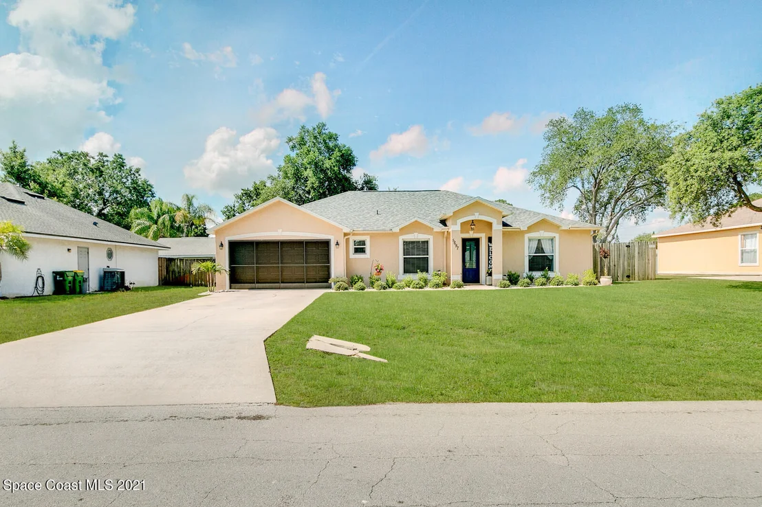Photo of 5697 Beaverbrook Street