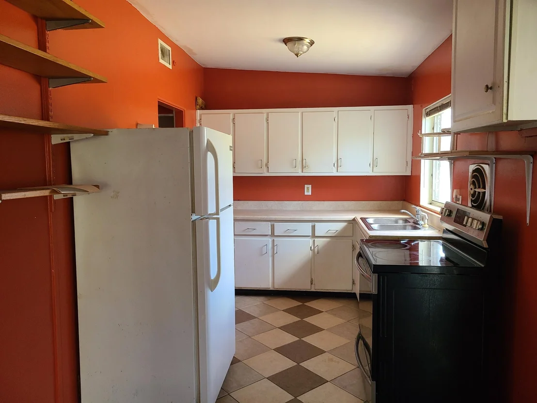 Photo of 819 W Highland Drive