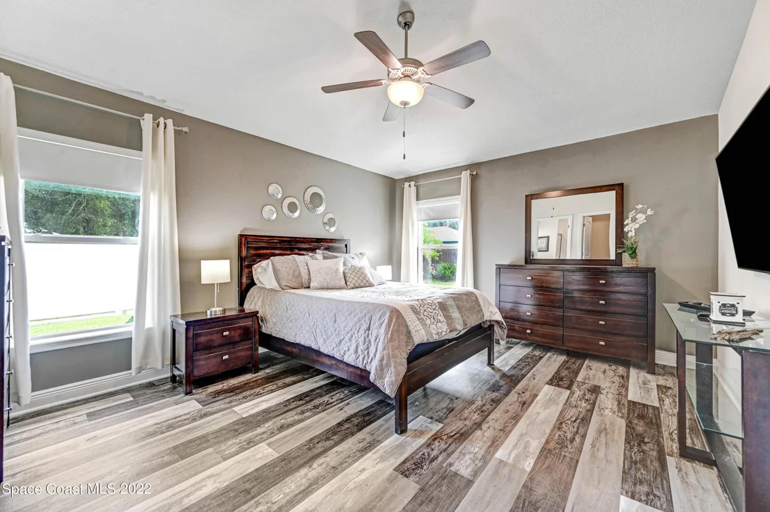 Photo of 1383 Steele Road SE