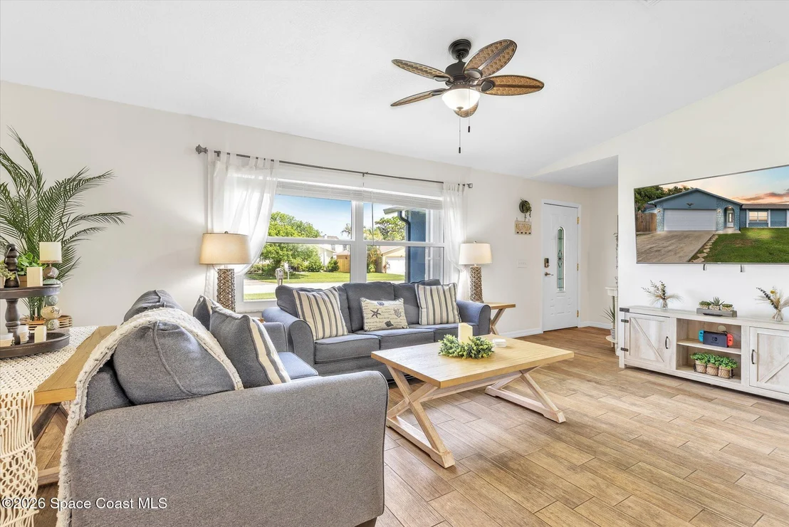 Photo of 233 Cinnamon Lake Circle