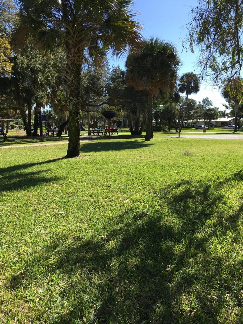 Photo of 905 Magnolia Drive