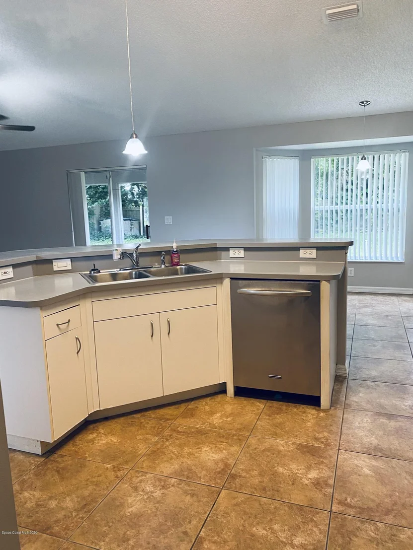 Photo of 6100 Edison Street
