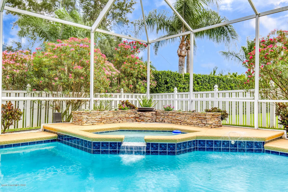 Photo of 984 Carriage Hill Road