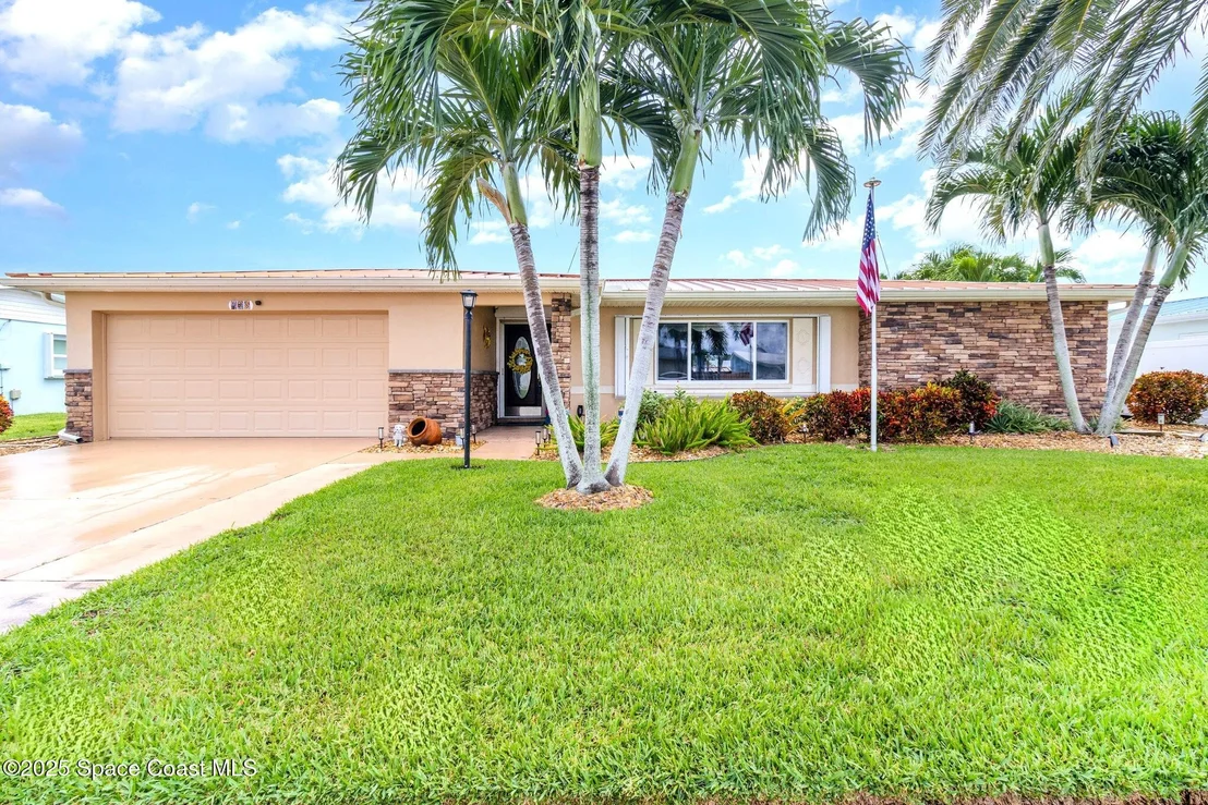 Photo of 425 Sparrow Drive