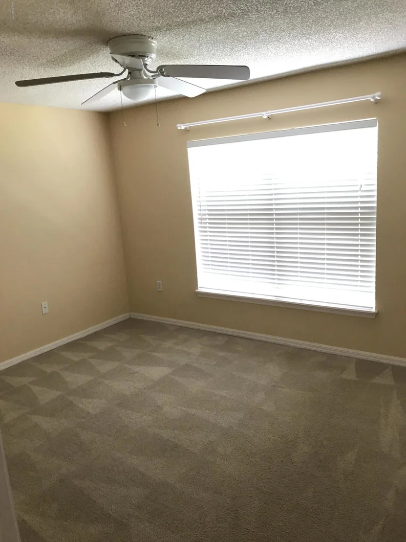 Photo of 1159 White Oak Circle