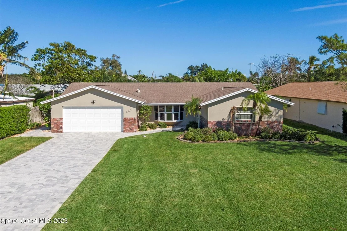 Photo of 2115 S River Road