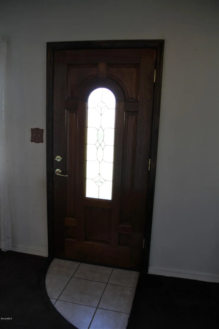 Photo of 1139 Aurora Road