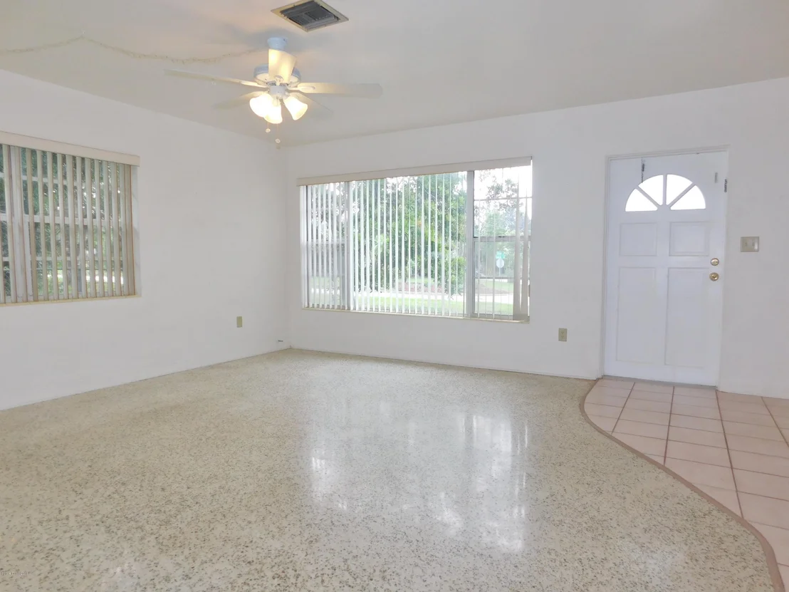 Photo of 689 Laurie Street