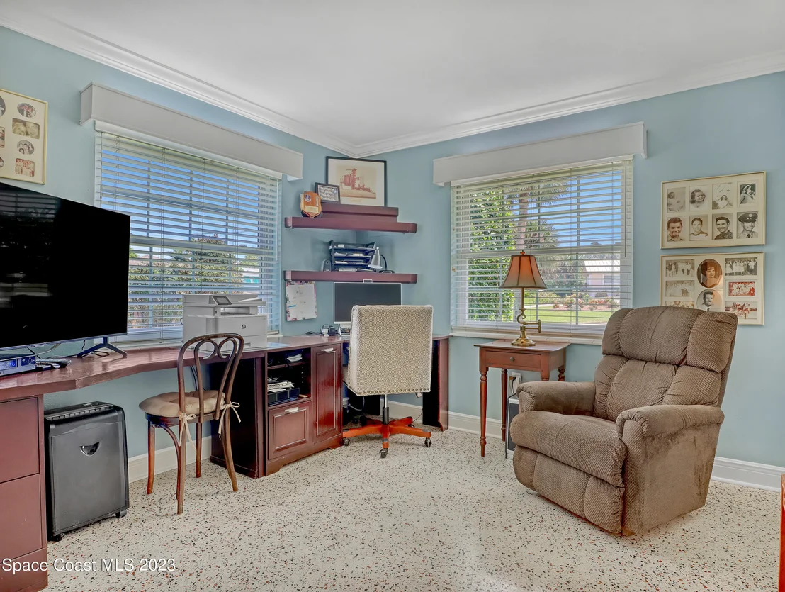Photo of 972 W Whitmire Drive