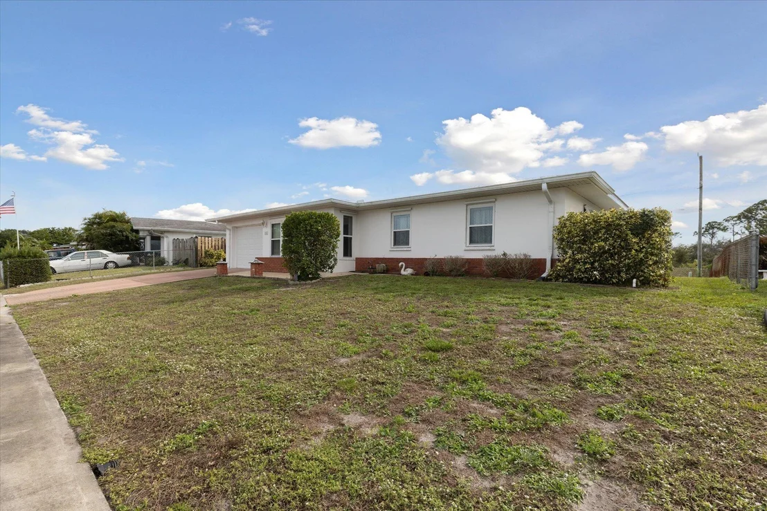 Photo of 2962 Chipper Drive NE