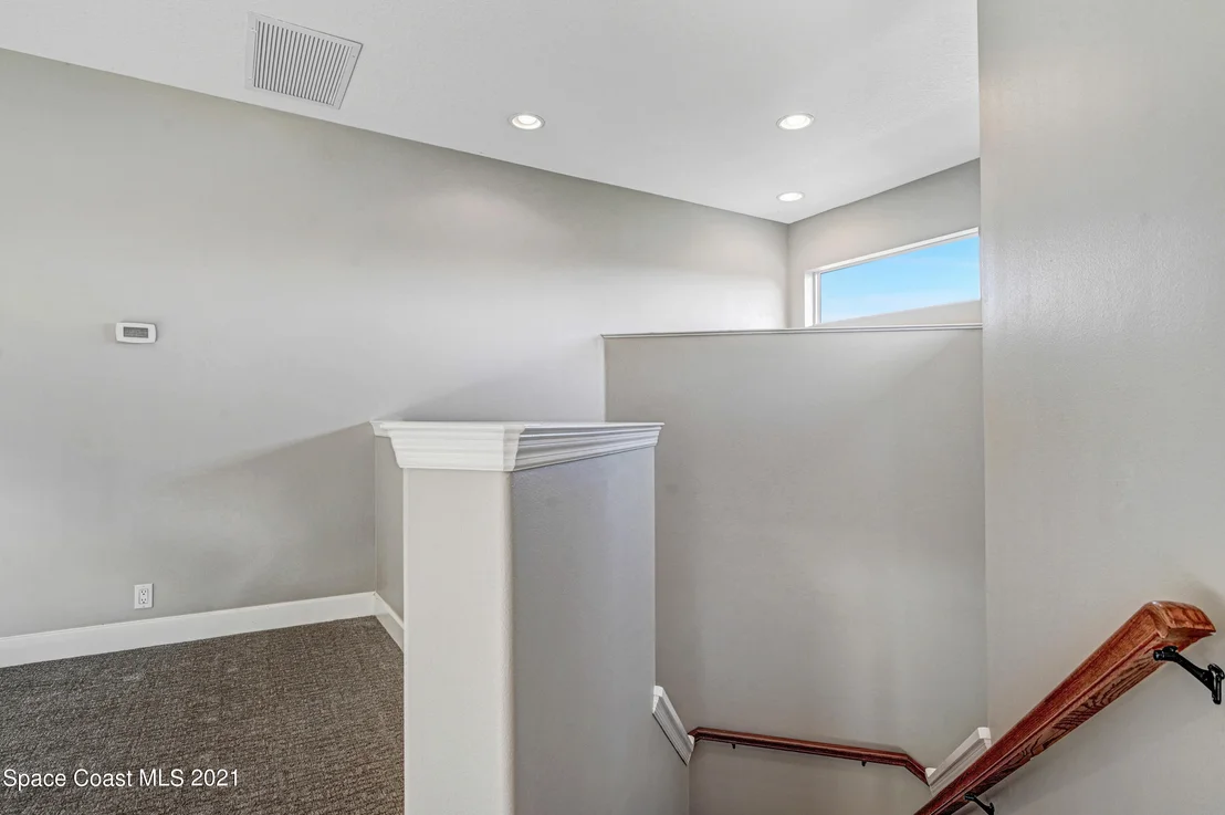 Photo of 882 Oak Park Drive