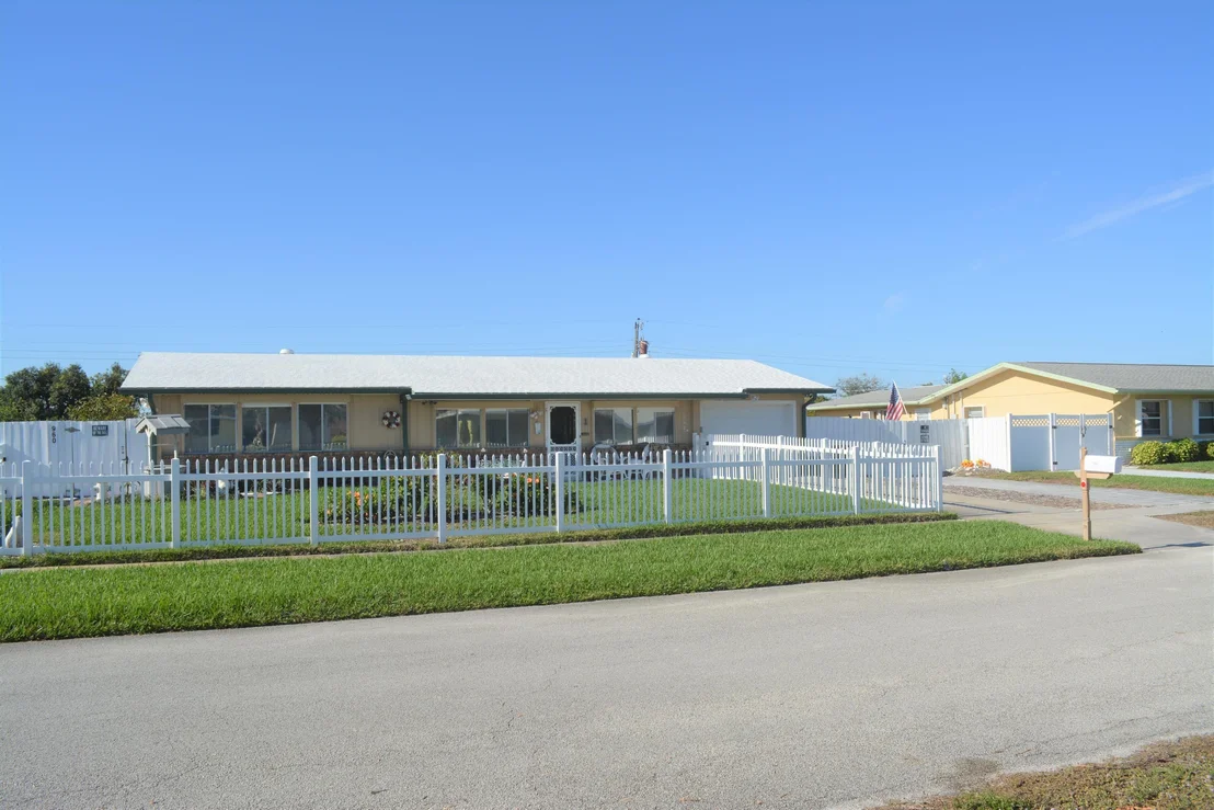 Photo of 960 Bacon Circle NE