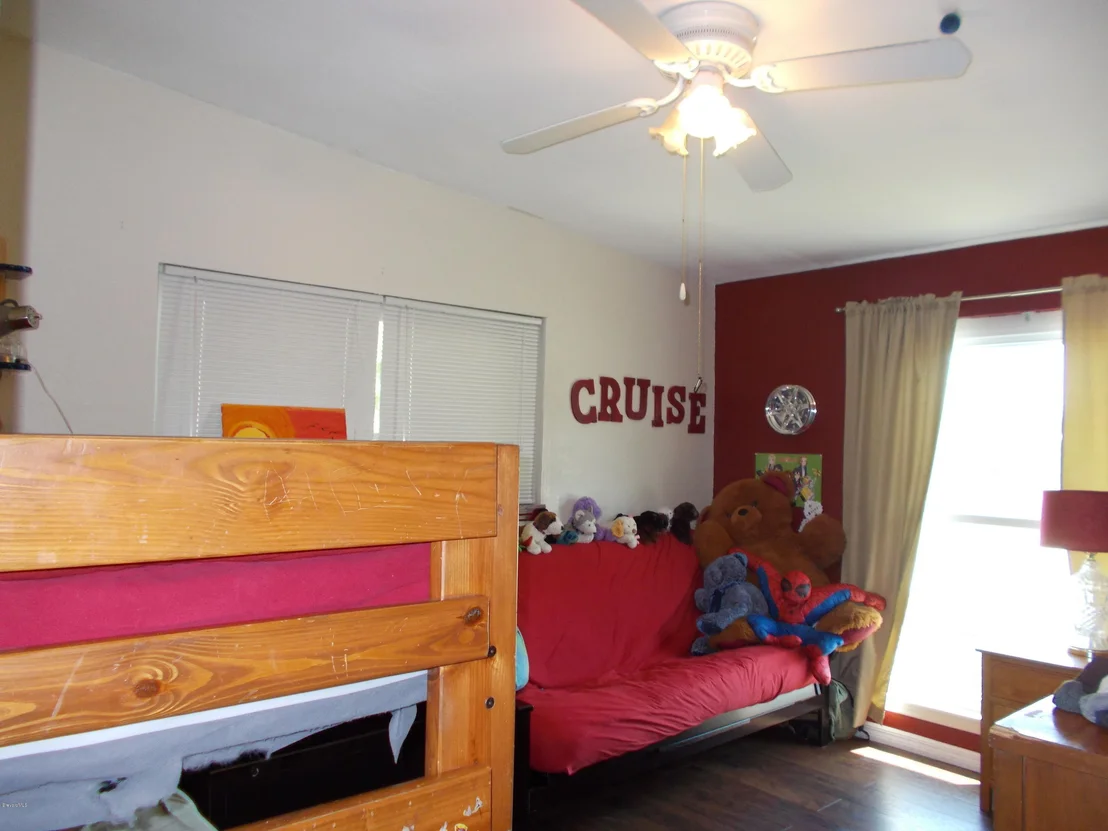 Photo of 924 NE Canada Street