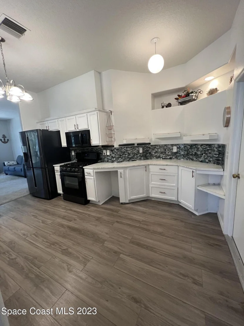 Photo of 852 Villa Drive