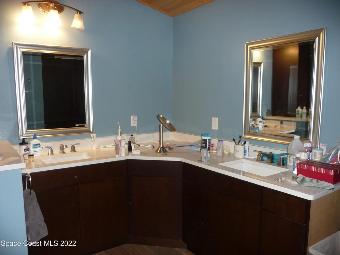 Photo of 1061 Fairlawn Drive