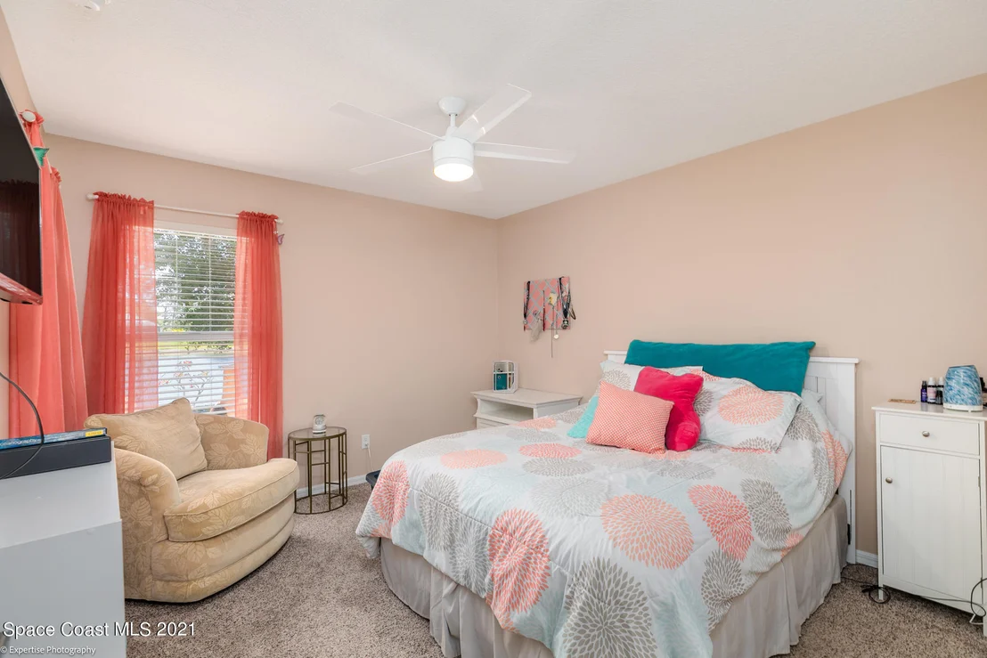 Photo of 829 Tavernier Circle NE