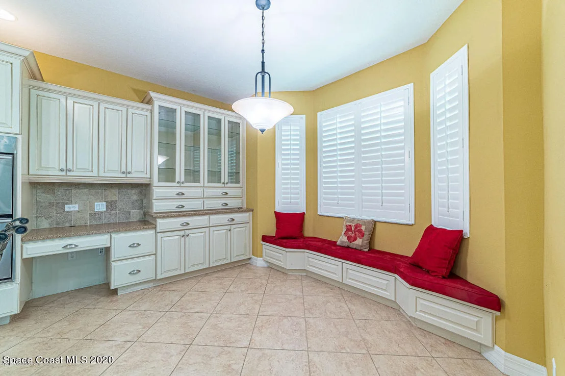 Photo of 160 River Drive