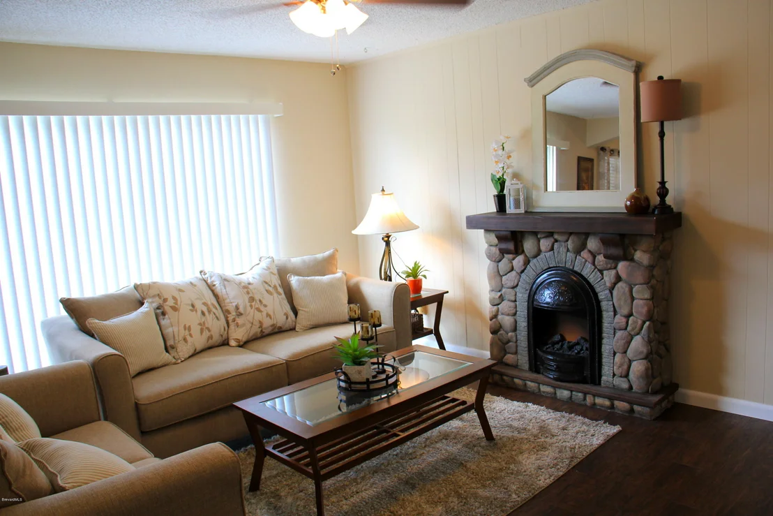 Photo of 1079 Madrid Road